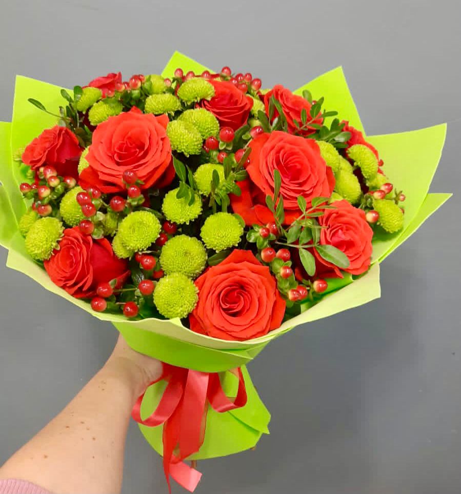 Букет цветов из: Хризантемы и Розы в Кузьмино