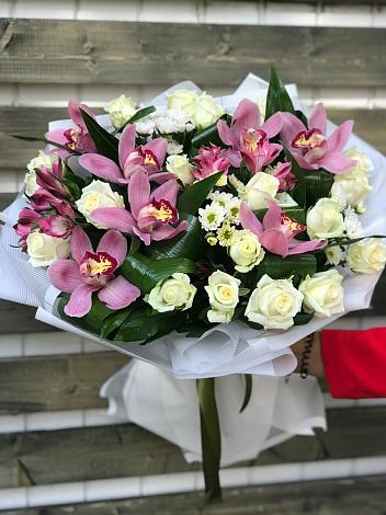 Букет цветов из: Розы и Хризантемы в Кузьмино