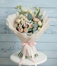 Букет цветов из:  Розы и Лизиантусы в Кузьмино