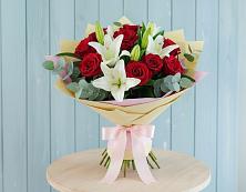 Букет цветов из:  Лилии и Розы в Кузьмино