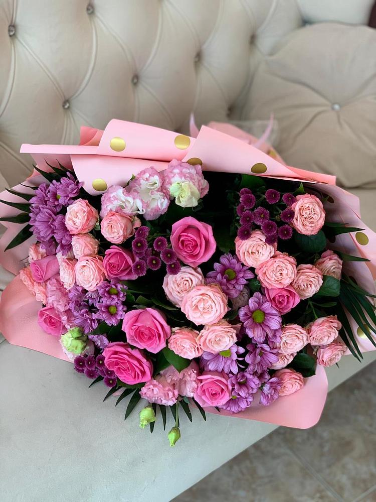 Букет цветов из: Хризантемы, Розы и Лизиантусы в Кузьмино