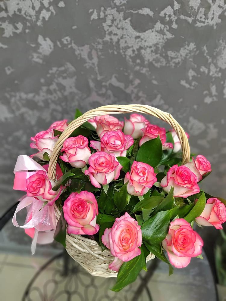 Цветочная композиция из Розы в корзине в Кузьмино