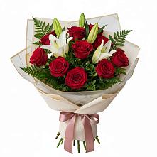 Букет цветов из:  Лилии и Розы в Кузьмино