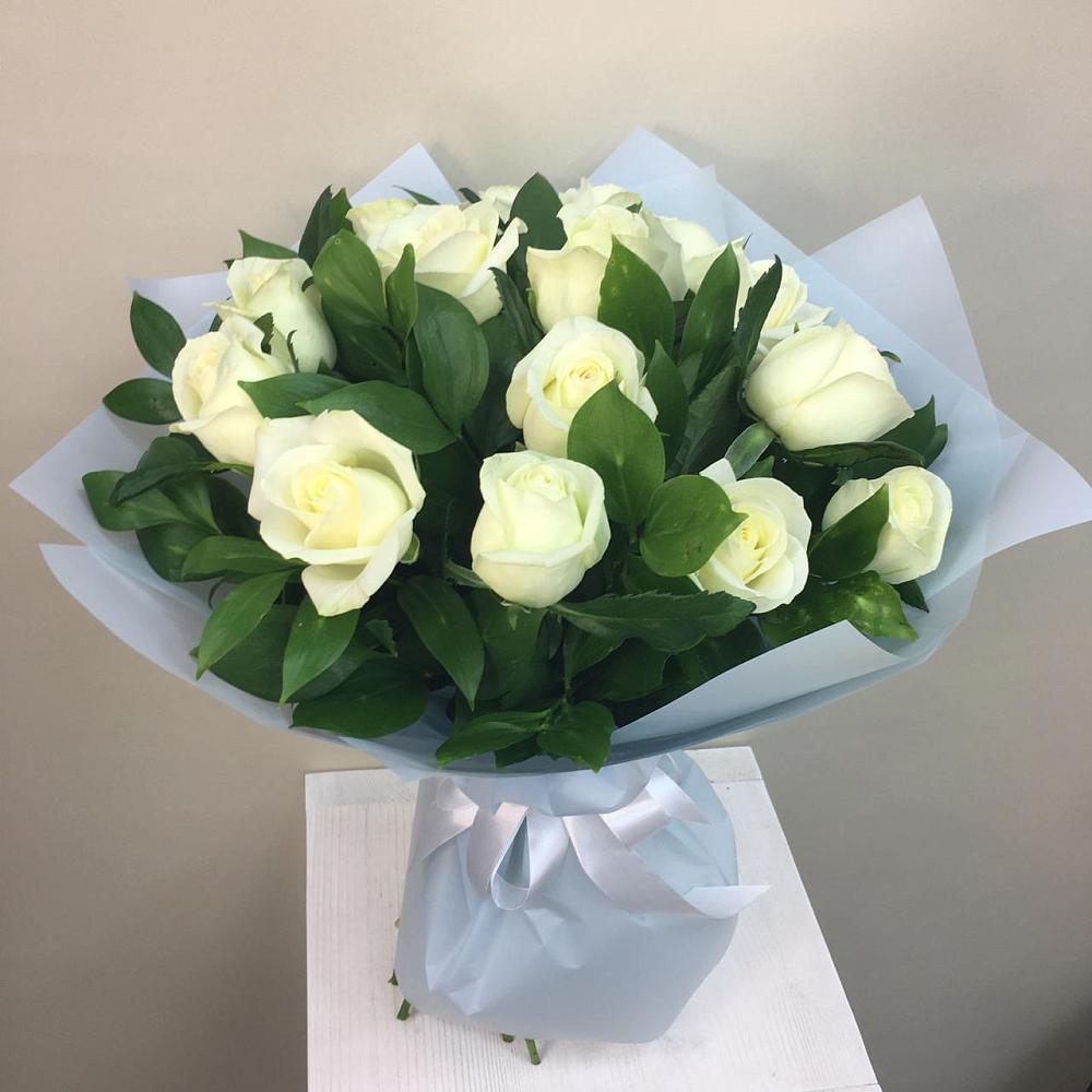 Букет 15 Белых роз Проуд в Кузьмино