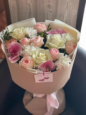 Букет цветов из: Орхидеи, Розы и Гвоздики в Кузьмино