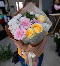 Букет цветов из:  Герберы, Розы и Хризантемы в Кузьмино