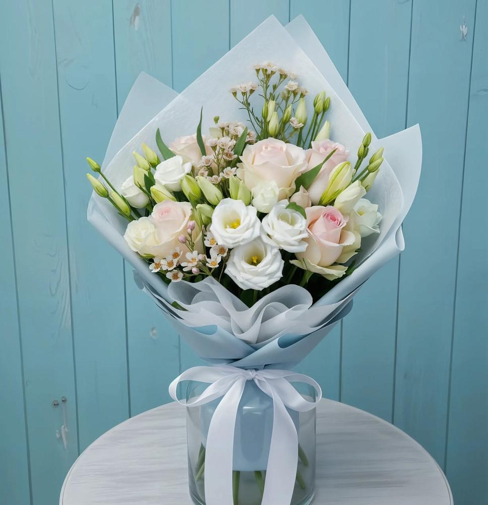 Букет цветов из: Розы и Лизиантусы в Кузьмино