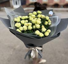 Букет Белые кустовые розы Солинеро в Кузьмино