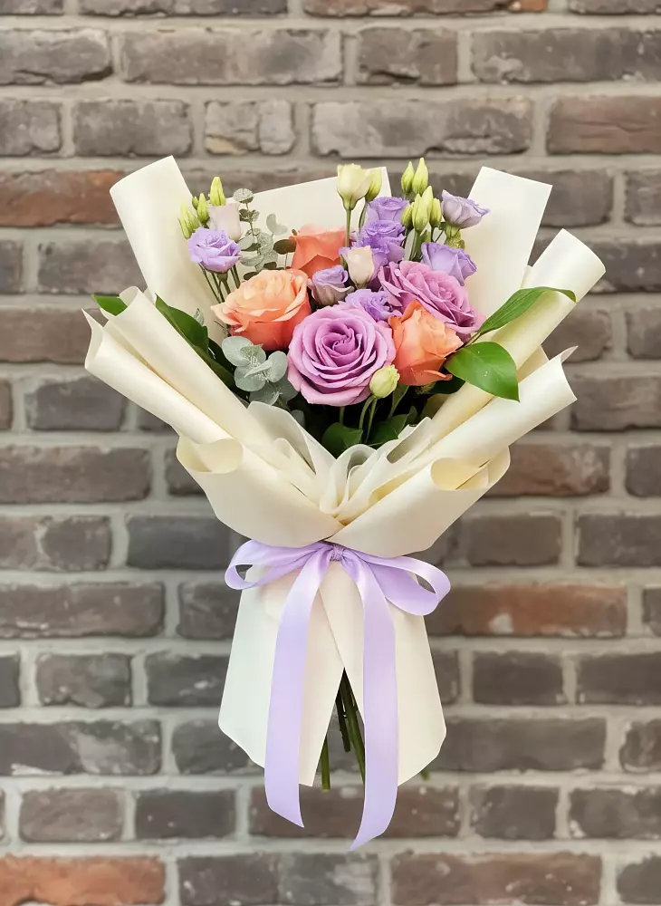 Букет цветов из: Лизиантусы и Розы в Кузьмино