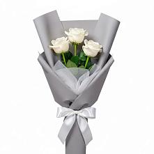 Букет 3 белые розы в Кузьмино
