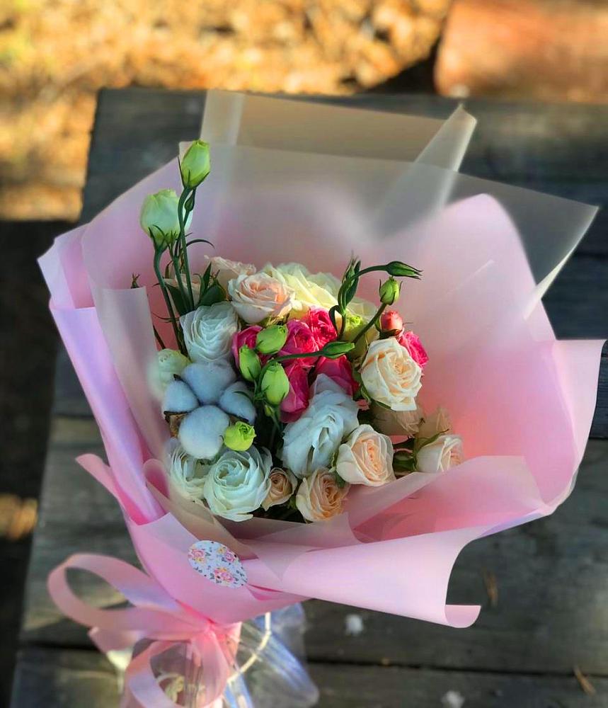 Букет цветов из: Розы и Лизиантусы в Кузьмино