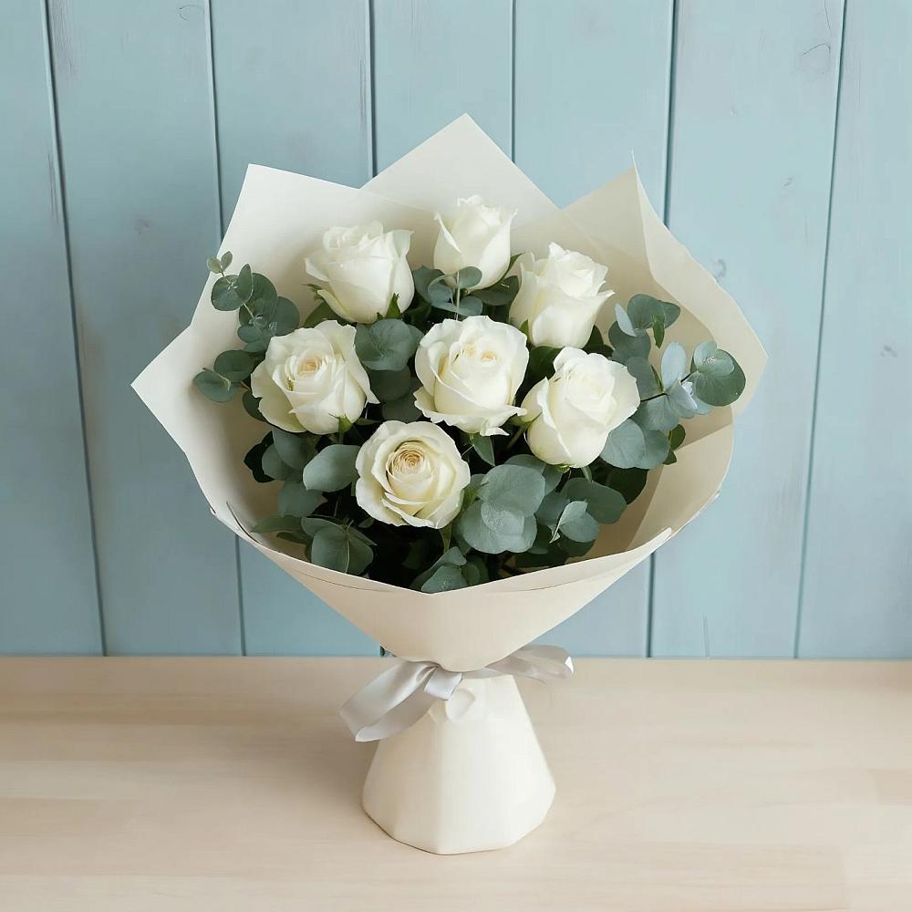 Букет Белые розы в Эвкалипте в Кузьмино