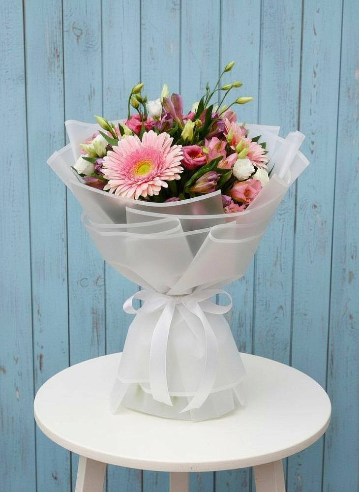 Букет цветов из: Герберы, Альстромерии и Лизиантусы в Кузьмино