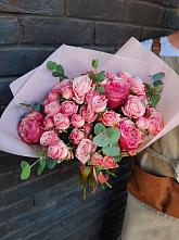 Букет розы в пальмах в Кузьмино Букет цветов из: Розы в Кузьмино