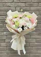 Букет цветов из:  Гвоздики, Розы, Лизиантусы и Хризантемы #REPLACE_PRED# Кузьмино