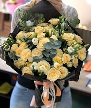 Букет птица счастья в Кузьмино Букет цветов из: Розы и Лизиантусы в Кузьмино