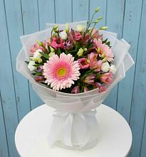Букет цветов из:  Герберы, Альстромерии и Лизиантусы в Кузьмино