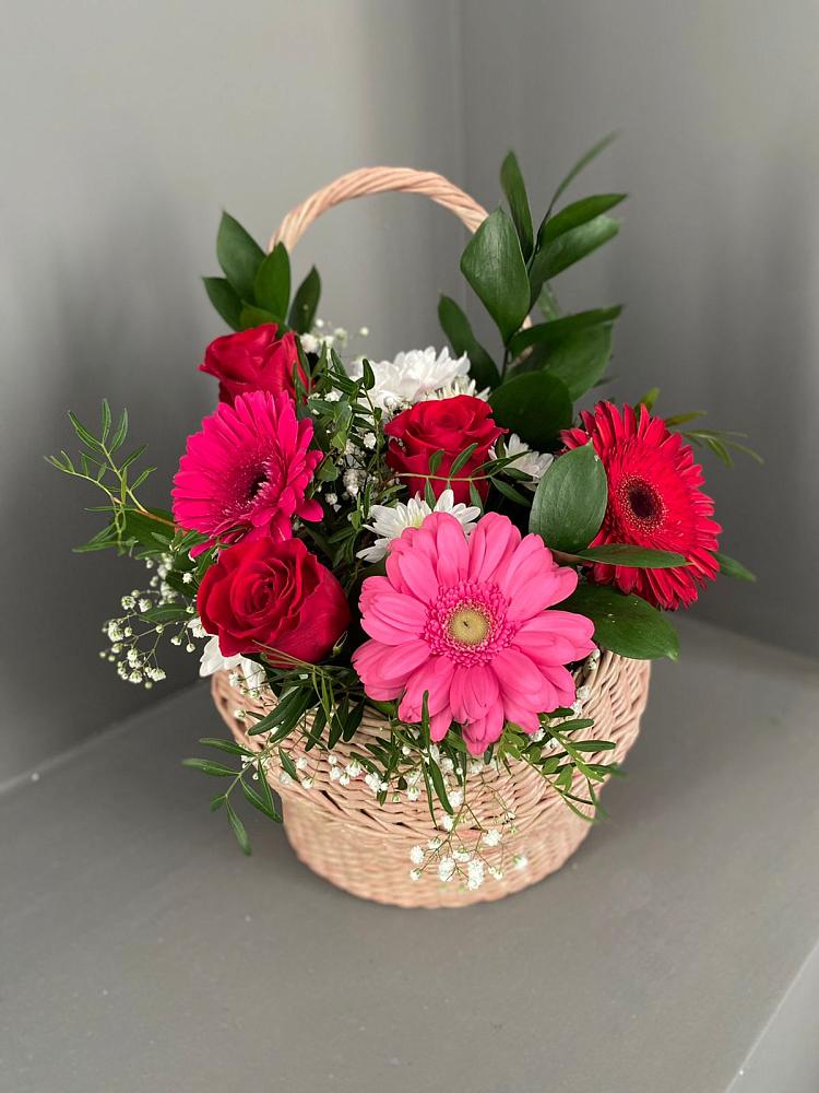 Цветочная композиция из Розы, Хризантемы и Герберы в корзине в Кузьмино