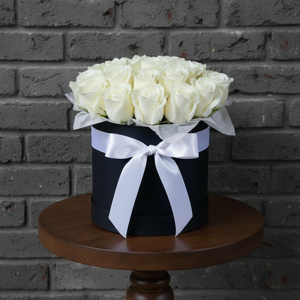 Цветочная композиция из Розы в шляпной коробке в Кузьмино