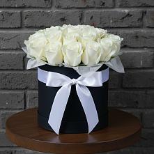 Цветочная композиция из Розы в шляпной коробке в Кузьмино