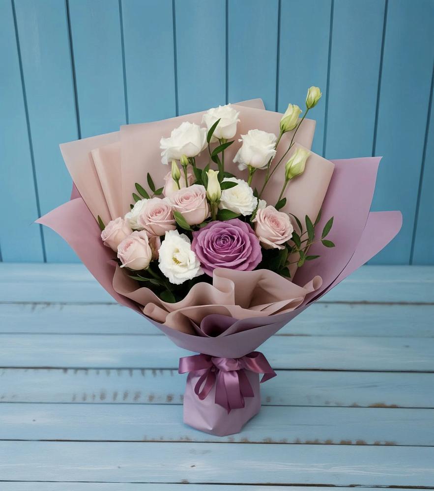 Букет цветов из: Розы и Лизиантусы в Кузьмино