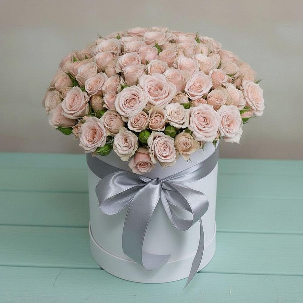 Цветочная композиция из Розы в шляпной коробке в Кузьмино